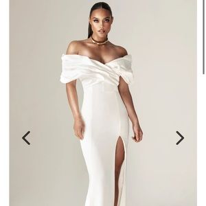 Alieva off the shoulder dress. Gorgeous gown but it didn’t fit me. Size M.